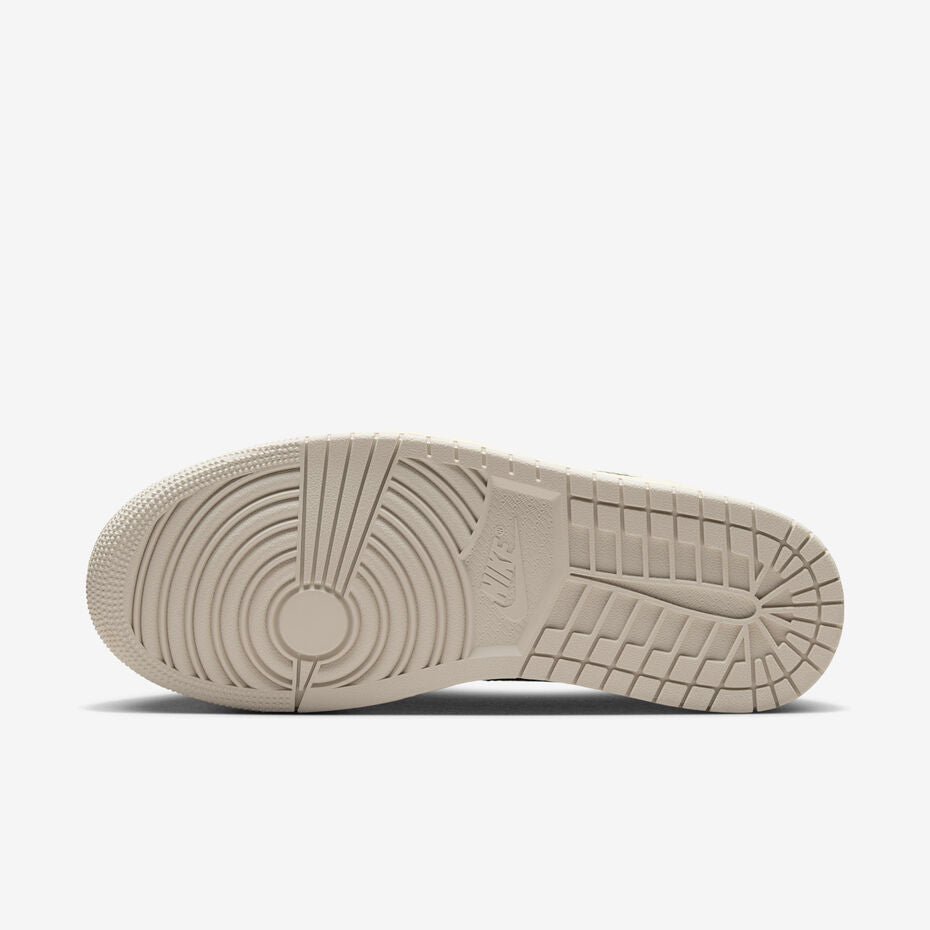 Nike_Air Jordan 1 Low Se Sanddrift Glacier Blue